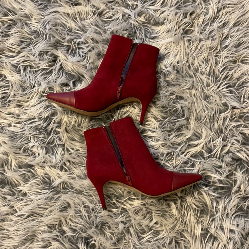 Express red boots.